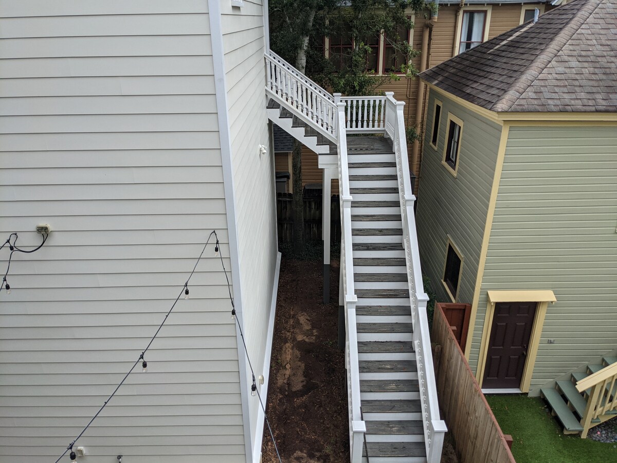 Living area with kitchen bar